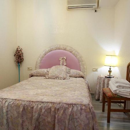 Hostal Jimenez Azuaga Номер фото